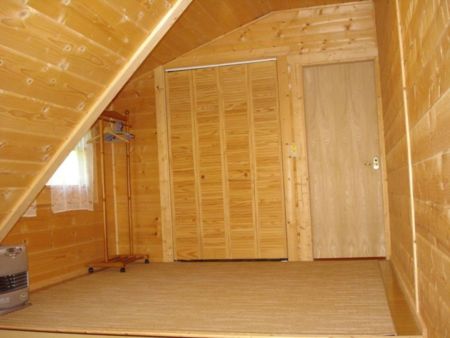 2階の3号室内部(畳および床)