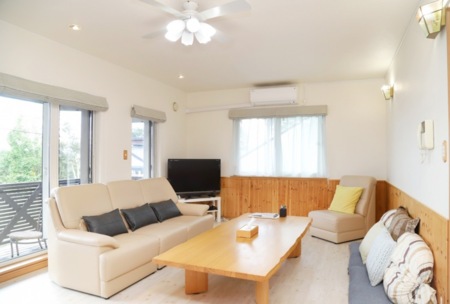 みんなでテーブルを囲み鍋パーティー!