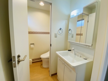 2階。トイレ・シャワーは各階にあります。