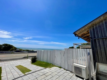 広々エントランスで駐車スペースもゆったり