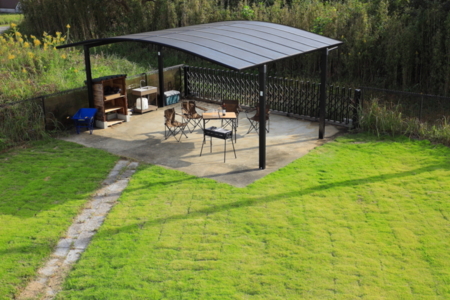 広い屋根付きBBQ!大人数、雨でも大丈夫