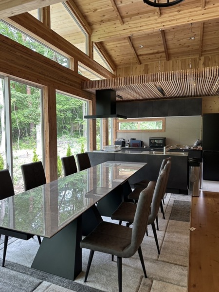 ダイニングスペース 14人掛け