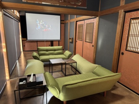 プロジェクターがあるリビング