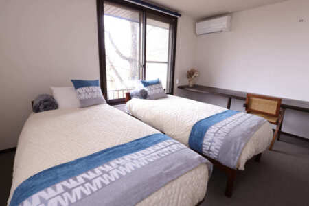 寝室2(シングルベッド2台)